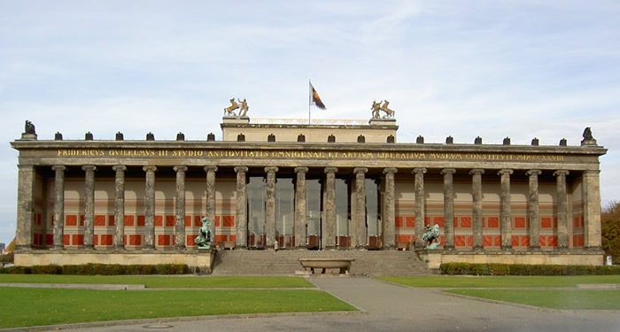 Altes museum, construccin estilo clasicista.