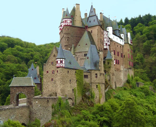 Castillo de Eltz, fortaleza de estilos arquitectnicos alemanes.