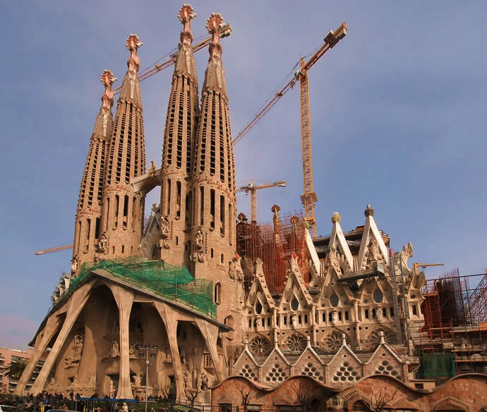 Arquitectura moderna de Gaud en la Sagrada Familia.