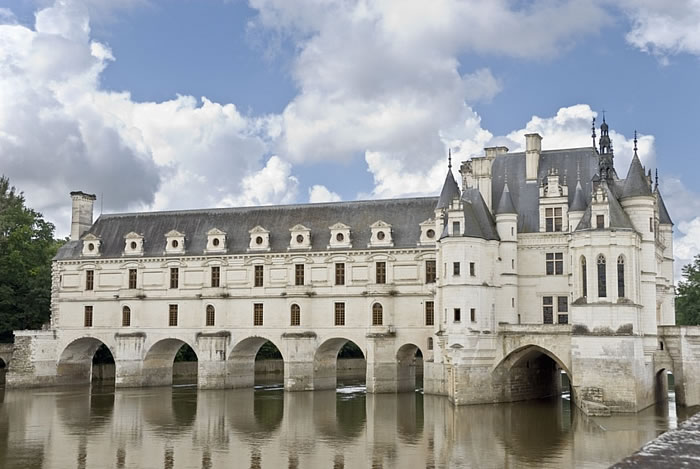 Arquitectura del siglo XVI del castillo de Chenonceau en el Valle Loira.