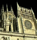 Iglesia barroca con elementos góticos.