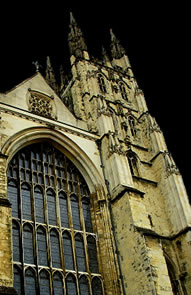 Fachada de la catedral de Canterbury.