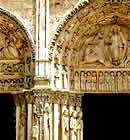 Esculturas góticas en la iglesia.
