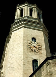 Arquitectura ecléctica en la torre de Gerona. 