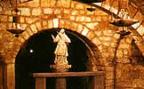 Capilla subterranea del templo.