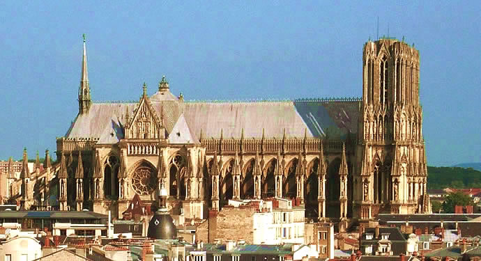 La Catedral de Reims mostrando la arquitectura del periodo medieval.