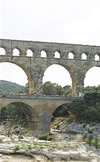 Vista frontal de la construccin antigua.