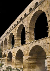 Acueducto del imperio rromano en Francia.