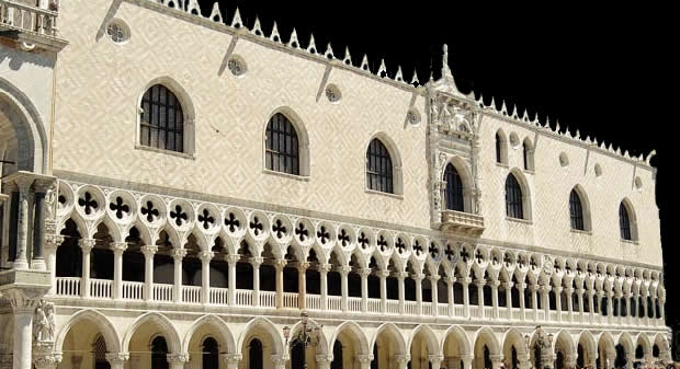 Arquitectura original del medioevo en Venecia.