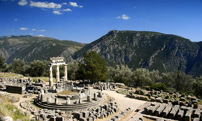 Templo tipo tholos griego en delfos.