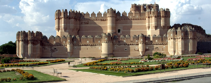 Arquitectura castellana, castillo del siglo XV en Coca.
