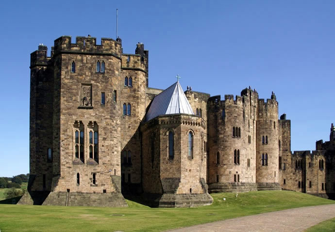 Castillo de arquitectura medieval en Alnwick.