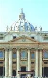 Entrada y cúpula de la Basilica de san Pedro.