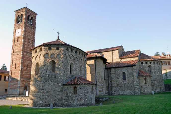 Arquitectura religiosa románica en Agliate.