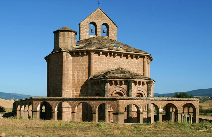 Arquitectura de inspiración románica en Eunate.