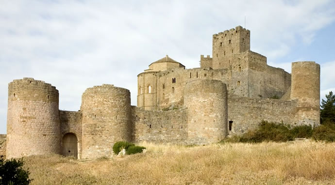 Arquitectura en la fortaleza románica de Loarre.
